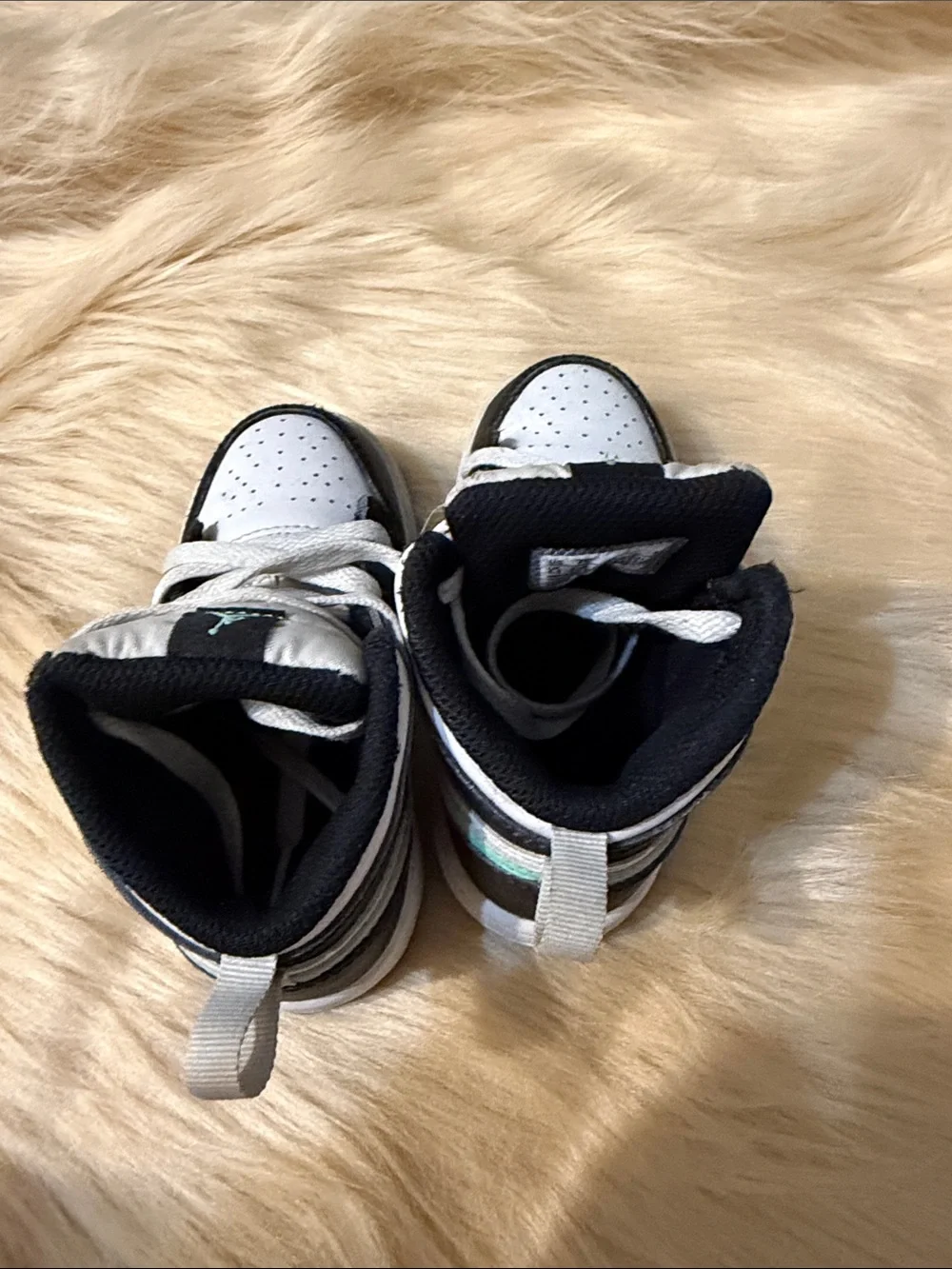 Nike Kids High-Top Sneakers in White, Black and Mint